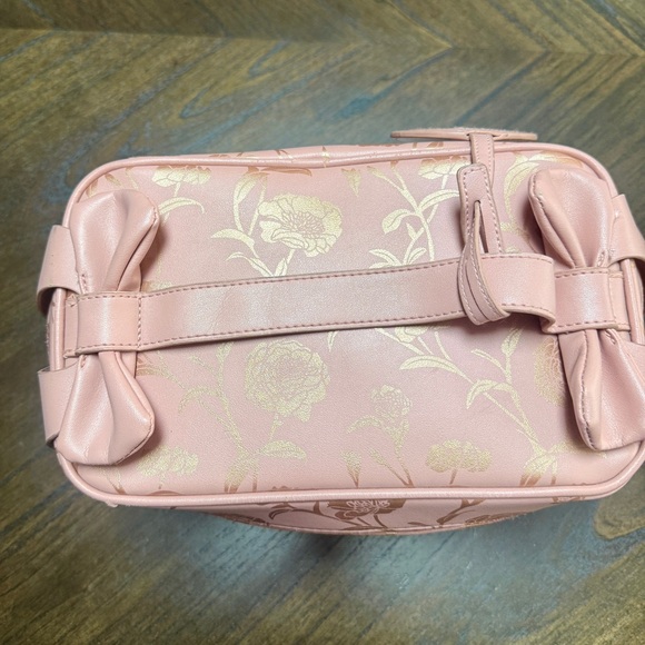 Elegant Pink Bow-Accent Women's Cosmetic Bag - Picture 6 of 8